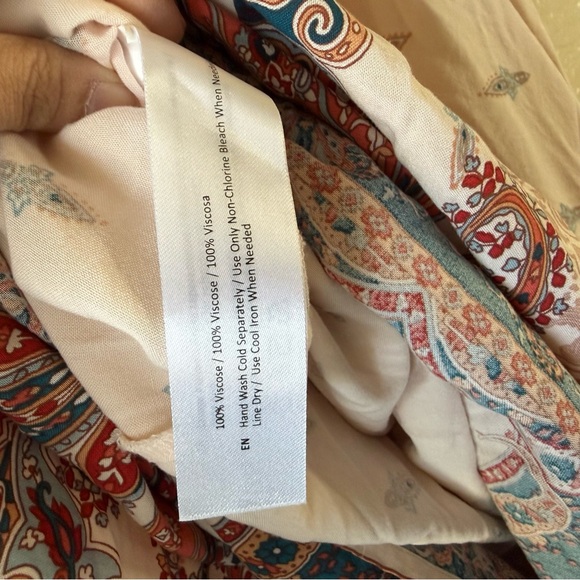 Band of Gypsies Women's Loose Boho Maxi Flutter Sleeve Paisley Dress - Picture 7 of 9